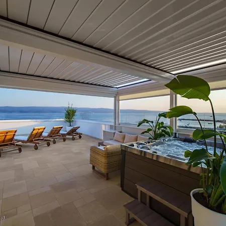 Villa Lara Front Rooftop Pool & Stunning Views Duce