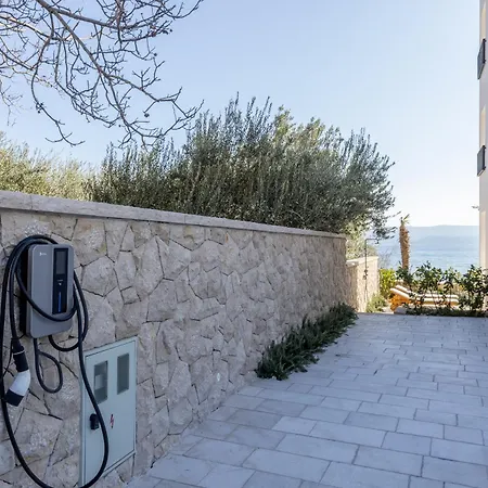 Villa Lara Front Rooftop Pool & Stunning Views