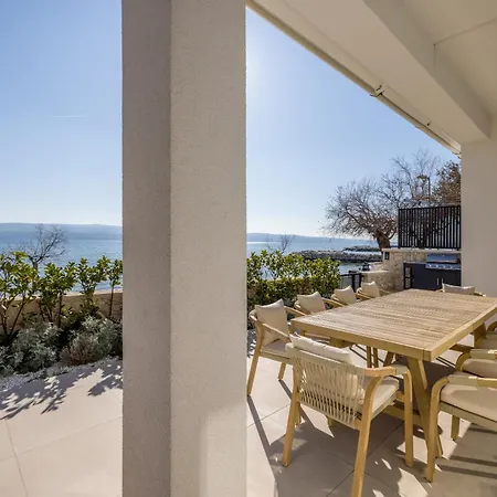 Villa Lara Front Rooftop Pool & Stunning Views *
