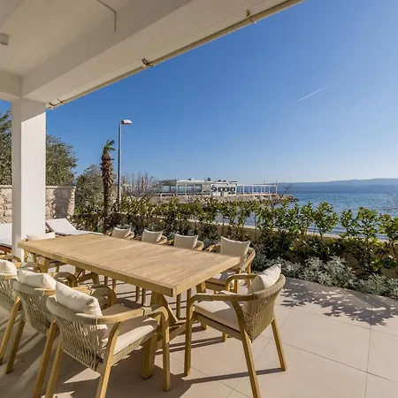 Villa Lara Front Rooftop Pool & Stunning Views Duce