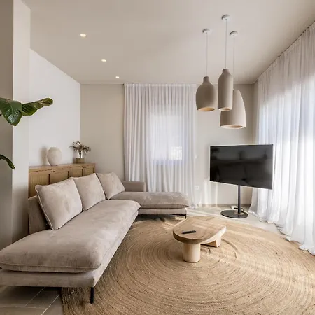 Villa Lara Front Rooftop Pool & Stunning Views *