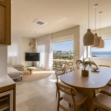 Lara Front Rooftop Pool & Stunning Views * Duce