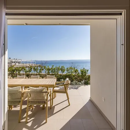 Lara Front Rooftop Pool & Stunning Views