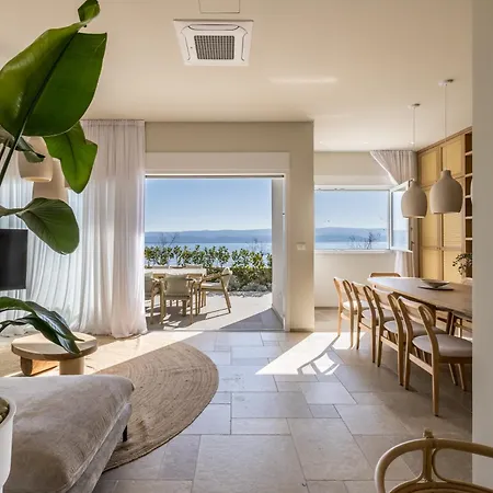 Villa Lara Front Rooftop Pool & Stunning Views *