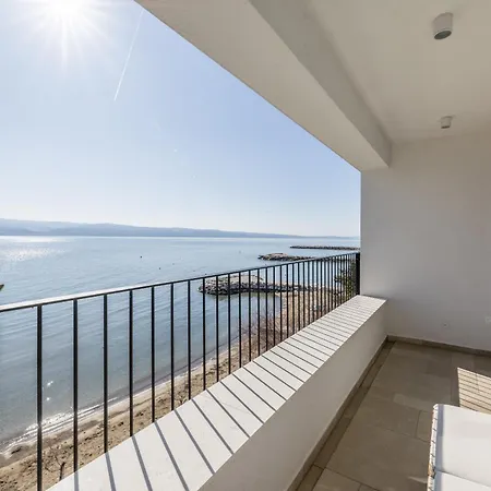 Lara Front Rooftop Pool & Stunning Views
