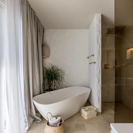 Villa Lara Front Rooftop Pool & Stunning Views Duce