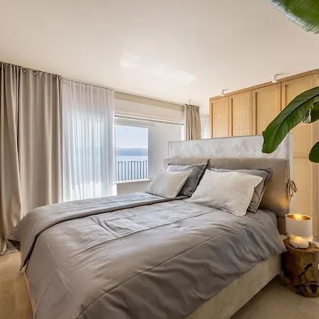 Lara Front Rooftop Pool & Stunning Views Duce