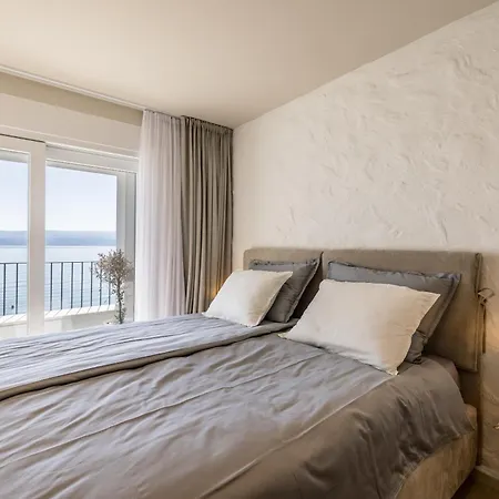 Villa Lara Front Rooftop Pool & Stunning Views