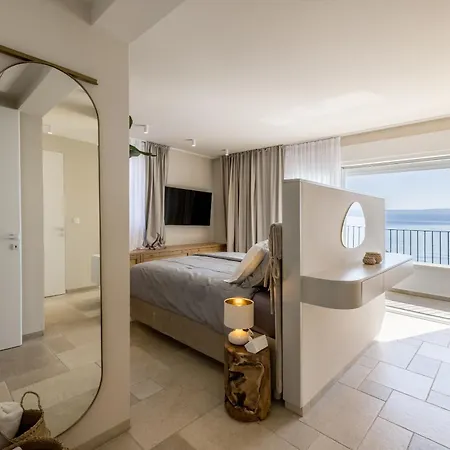Villa Lara Front Rooftop Pool & Stunning Views *