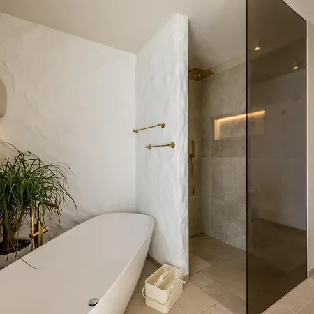 Lara Front Rooftop Pool & Stunning Views Villa Duce