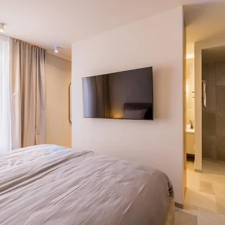 Lara Front Rooftop Pool & Stunning Views Βίλα
