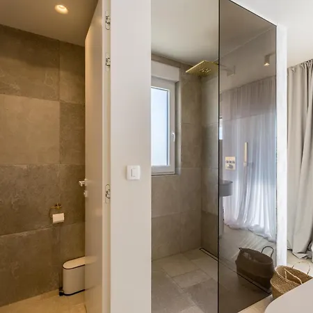 Lara Front Rooftop Pool & Stunning Views Villa Duce