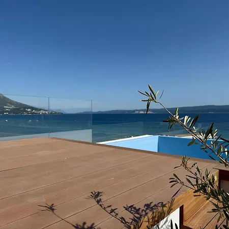 Lara Front Rooftop Pool & Stunning Views *