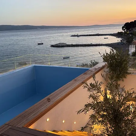 Lara Front Rooftop Pool & Stunning Views Villa Duce