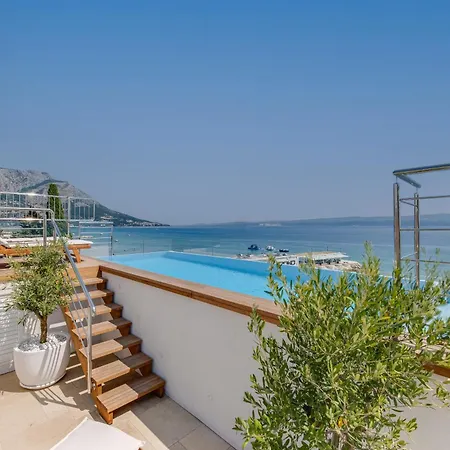 Villa Lara Front Rooftop Pool & Stunning Views *