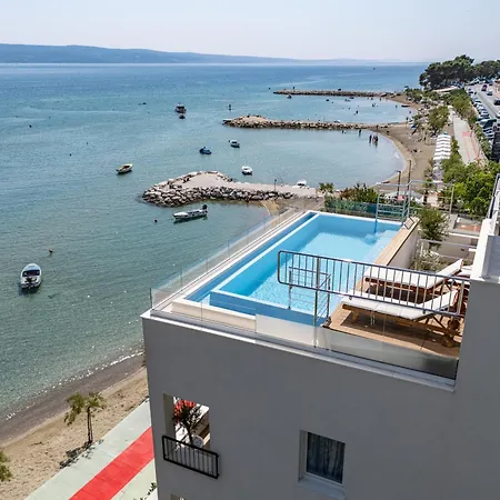 Lara Front Rooftop Pool & Stunning Views Duce