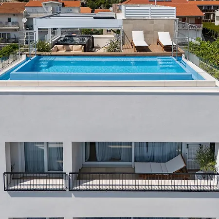 Lara Front Rooftop Pool & Stunning Views