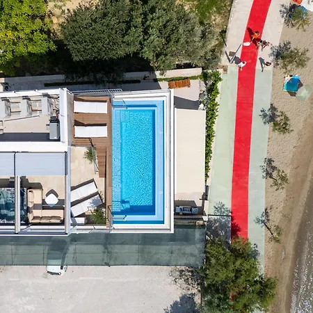 Lara Front Rooftop Pool & Stunning Views * Duce